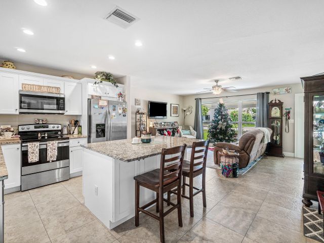 Продажа дома по адресу 301 Se 10th Court - фото 6904188