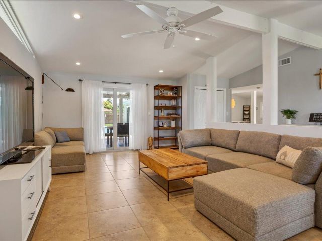 Дом в аренду по адресу 1110 SW 15th Street - фото 6904257