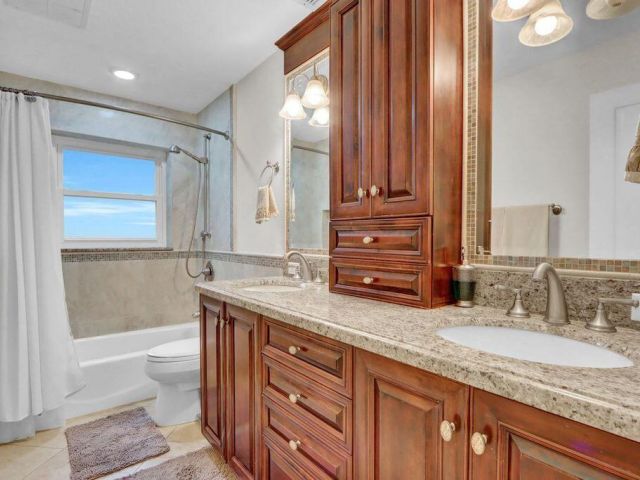 Дом в аренду по адресу 2665 NW 41st Street - фото 6904233