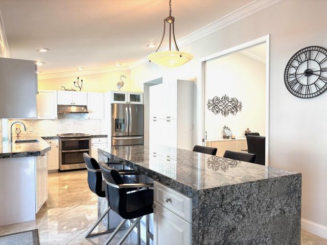 Дом в аренду по адресу 2665 NW 41st Street - фото 6904242