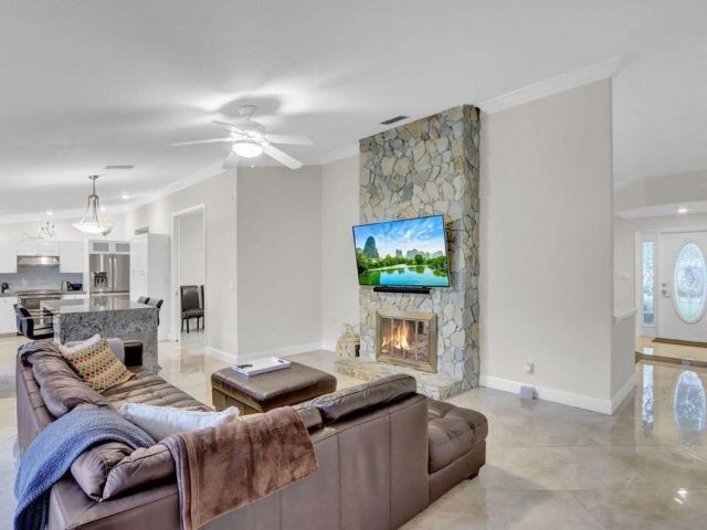 Дом в аренду по адресу 2665 NW 41st Street - фото 6904244