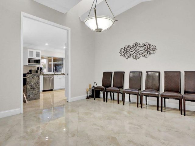 Дом в аренду по адресу 2665 NW 41st Street - фото 6904245