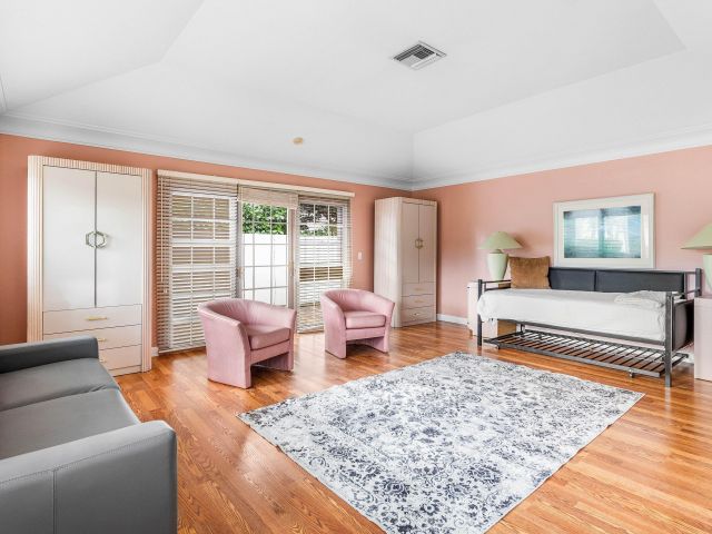 Дом в аренду по адресу 2041 Thatch Palm Drive - фото 6913368