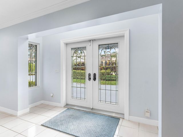 Дом в аренду по адресу 2041 Thatch Palm Drive - фото 6913369