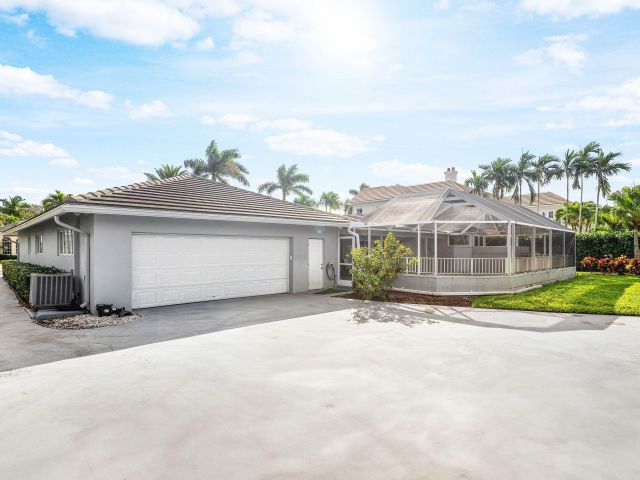 Дом в аренду по адресу 2041 Thatch Palm Drive - фото 6913370