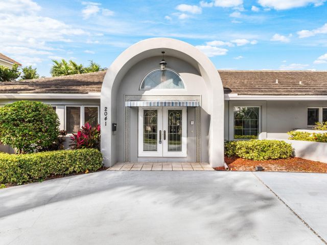 Дом в аренду по адресу 2041 Thatch Palm Drive - фото 6913371