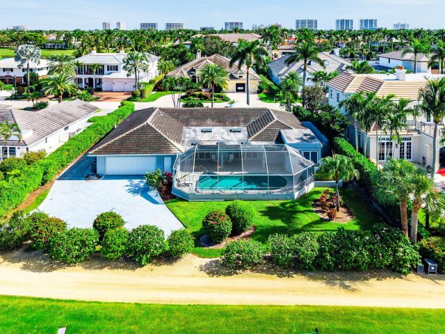 Дом в аренду по адресу 2041 Thatch Palm Drive - фото 6913382