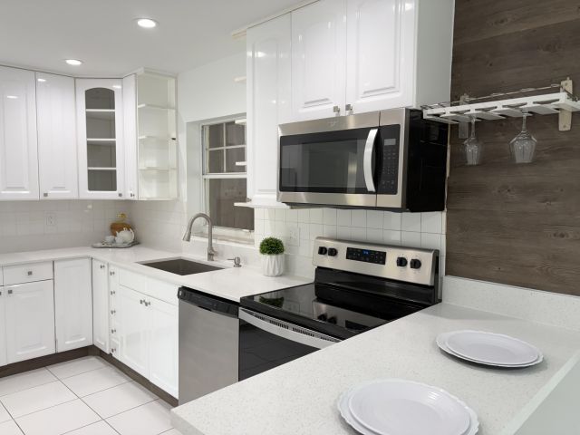 Дом в аренду по адресу 9976 Liberty Rd - фото 6919737