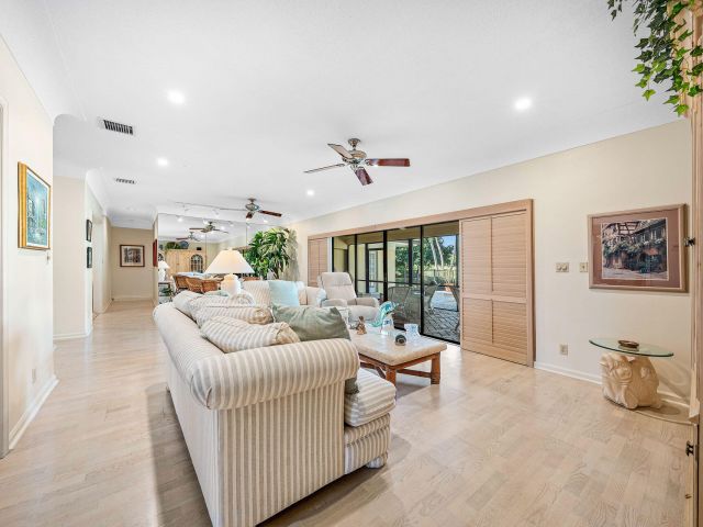 Продажа дома по адресу 1851 Thatch Palm Drive - фото 6913390