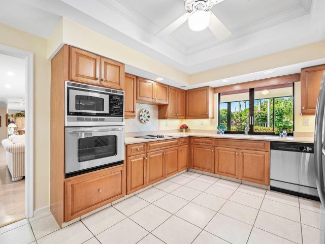 Продажа дома по адресу 1851 Thatch Palm Drive - фото 6913393