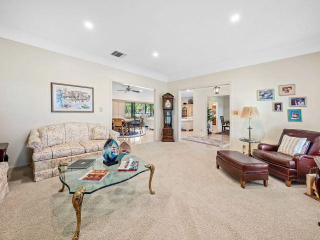 Продажа дома по адресу 1851 Thatch Palm Drive - фото 6913396