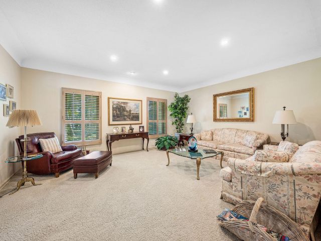 Продажа дома по адресу 1851 Thatch Palm Drive - фото 6913397