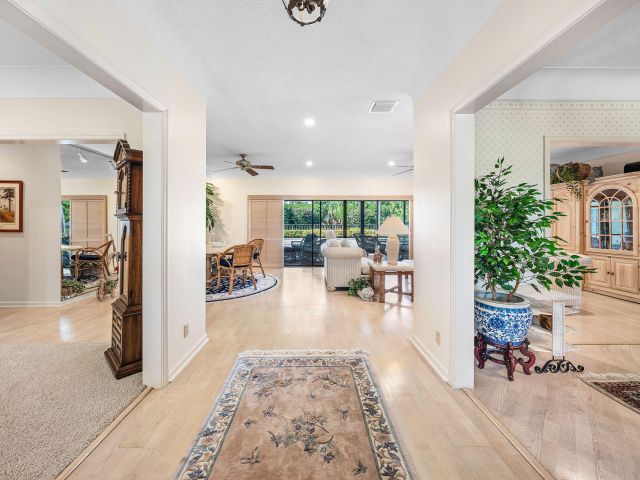 Продажа дома по адресу 1851 Thatch Palm Drive - фото 6913399