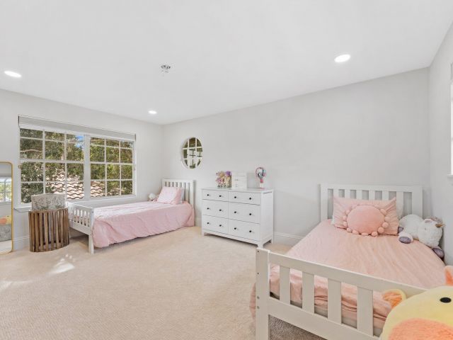 Продажа дома по адресу 1100 SW 21st Avenue - фото 6914993