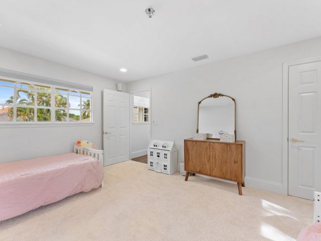 Продажа дома по адресу 1100 SW 21st Avenue - фото 6914994