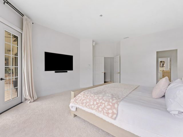 Продажа дома по адресу 1100 SW 21st Avenue - фото 6914995