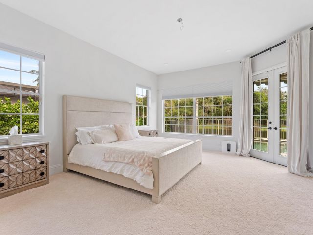 Продажа дома по адресу 1100 SW 21st Avenue - фото 6914996