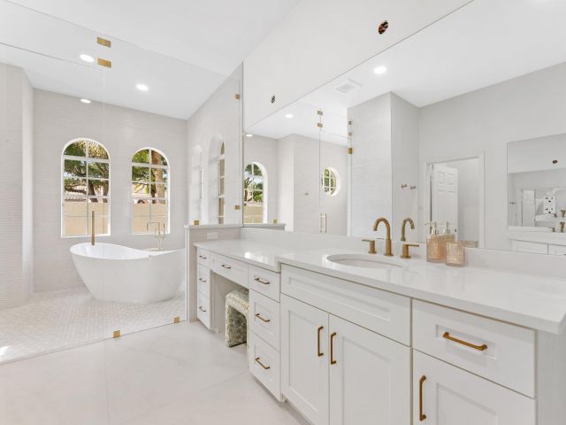 Продажа дома по адресу 1100 SW 21st Avenue - фото 6914999