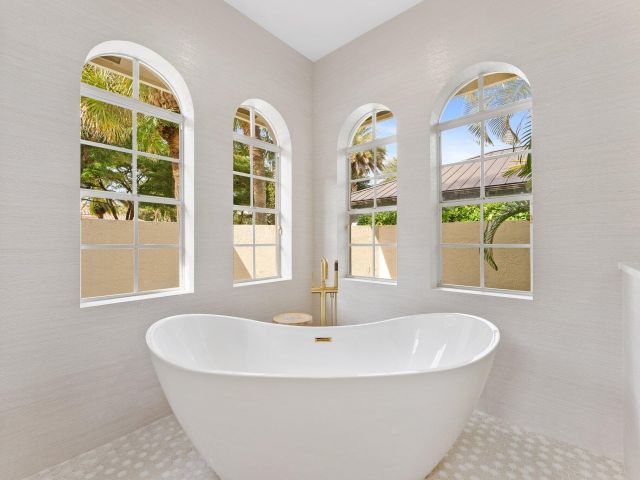 Продажа дома по адресу 1100 SW 21st Avenue - фото 6915001