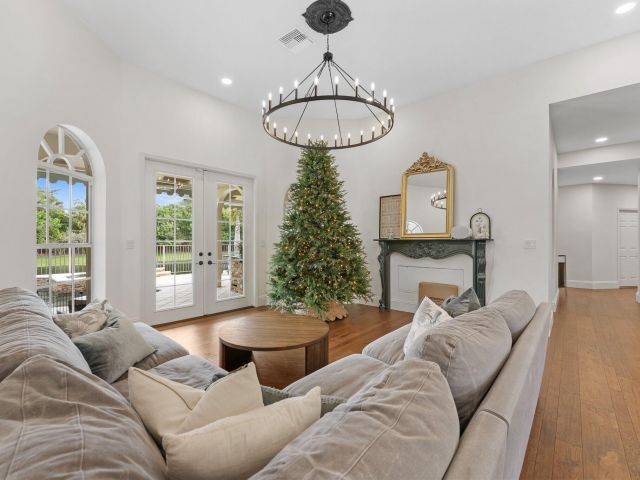 Продажа дома по адресу 1100 SW 21st Avenue - фото 6915005