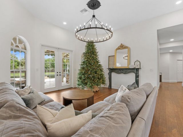 Продажа дома по адресу 1100 SW 21st Avenue - фото 6915006