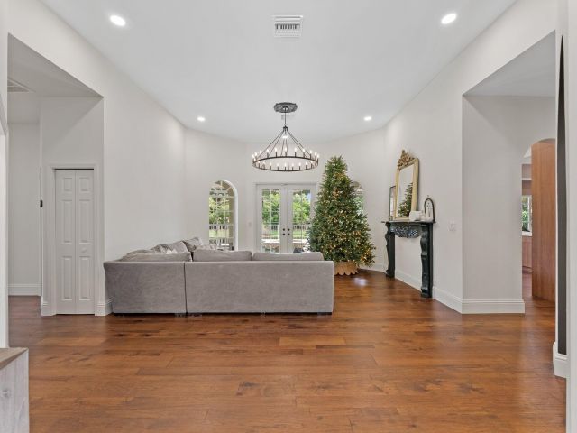 Продажа дома по адресу 1100 SW 21st Avenue - фото 6915008