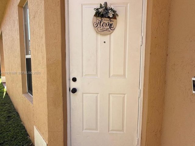 Дом в аренду по адресу 2221 NE 37th Ter 0 - фото 7449785