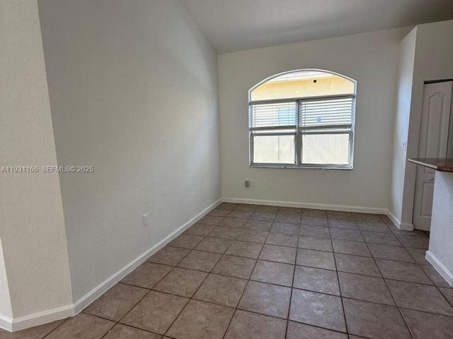 Дом в аренду по адресу 2221 NE 37th Ter 0 - фото 7449789