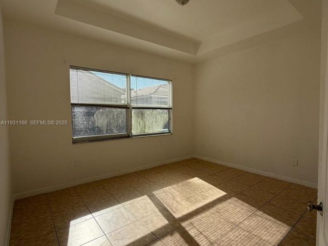 Дом в аренду по адресу 2221 NE 37th Ter 0 - фото 7449790