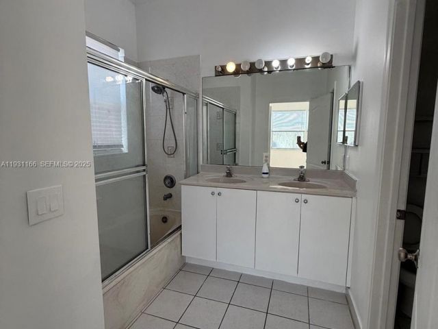 Дом в аренду по адресу 2221 NE 37th Ter 0 - фото 7449791