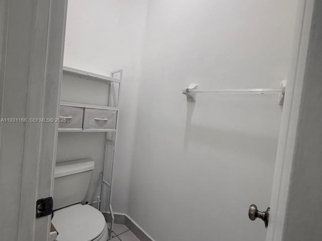 Дом в аренду по адресу 2221 NE 37th Ter 0 - фото 7449792