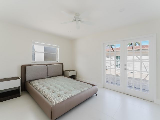 Дом в аренду по адресу 3199 NE 6 Drive - фото 6905347