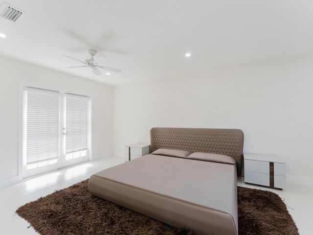 Дом в аренду по адресу 3199 NE 6 Drive - фото 6905350