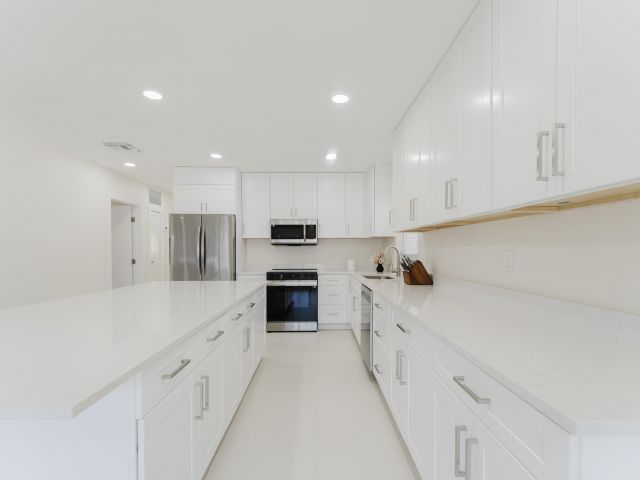 Дом в аренду по адресу 3199 NE 6 Drive - фото 6905351