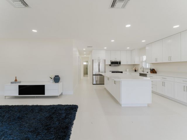 Дом в аренду по адресу 3199 NE 6 Drive - фото 6905352