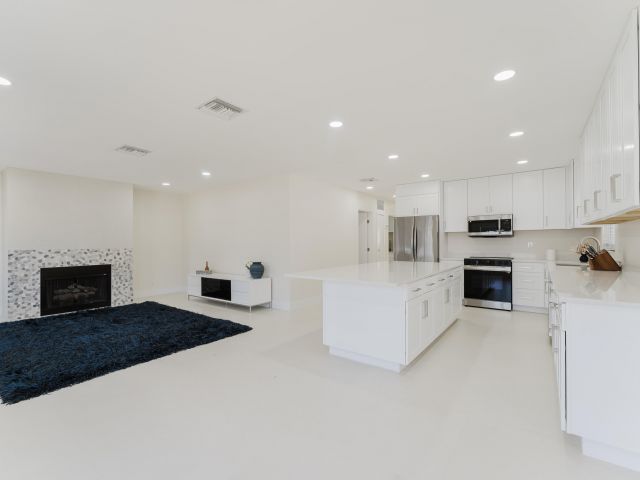 Дом в аренду по адресу 3199 NE 6 Drive - фото 6905353