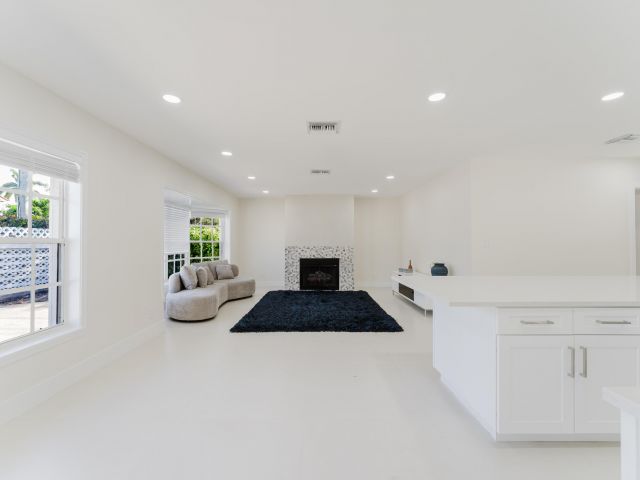 Дом в аренду по адресу 3199 NE 6 Drive - фото 6905356