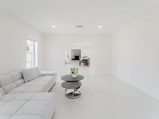 Дом в аренду по адресу 3199 NE 6 Drive - фото 6905358