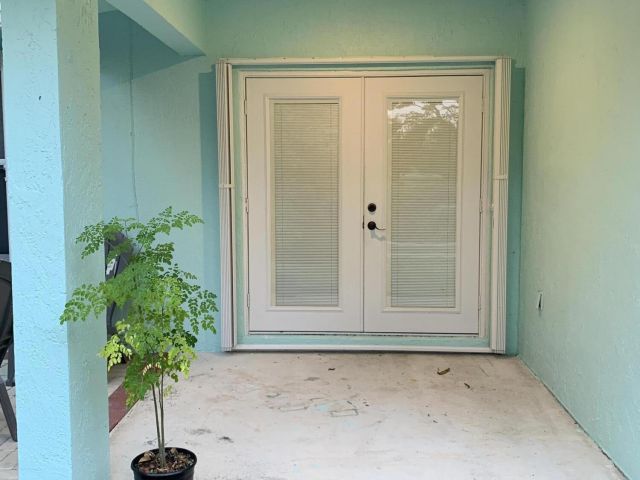 Дом в аренду по адресу 1345 W 34th Street - фото 6929790