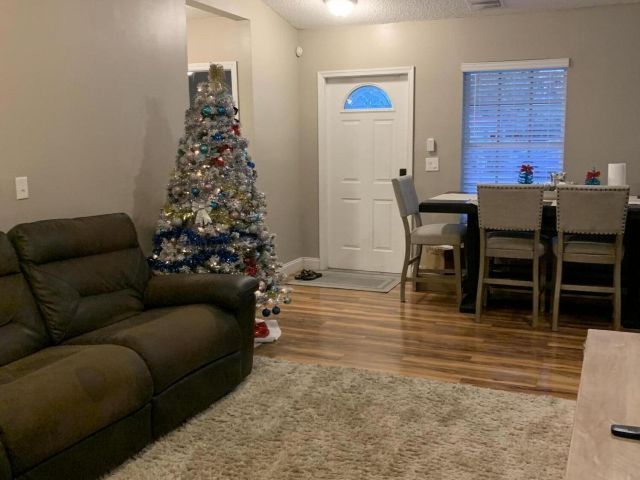 Дом в аренду по адресу 1345 W 34th Street - фото 6929791