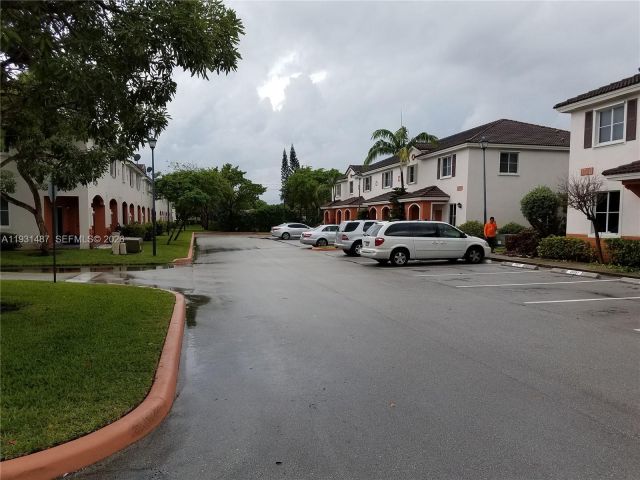 Дом в аренду по адресу 17337 NW 7th Ave 408 - фото 7431556