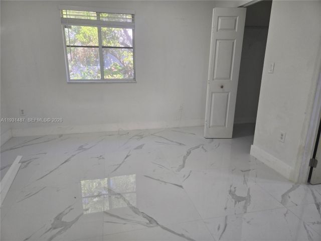 Дом в аренду по адресу 17337 NW 7th Ave 408 - фото 7431575