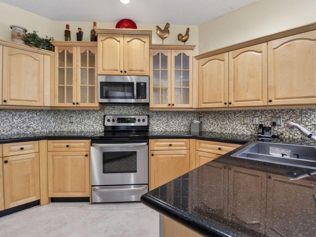 Продажа дома по адресу 6395 NW 24th Avenue - фото 6907789