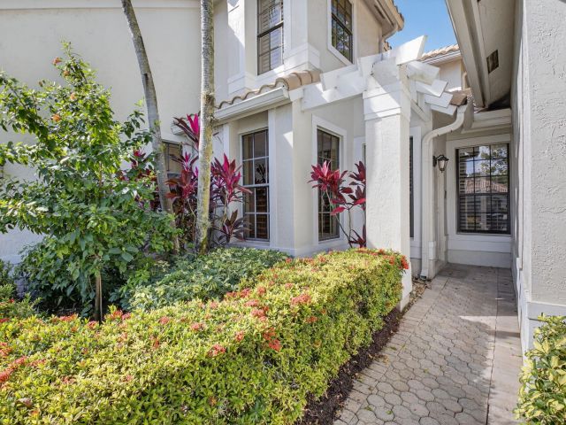 Продажа дома по адресу 6395 NW 24th Avenue - фото 6907806