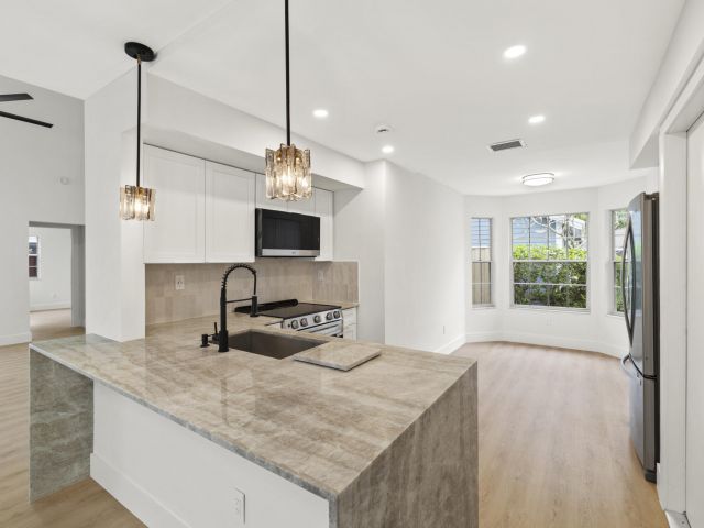 Продажа дома по адресу 5115 Coronado Ridge - фото 6910108