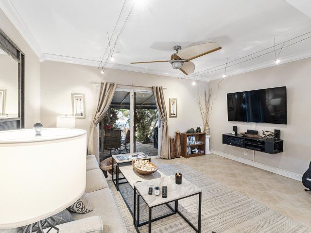 Дом в аренду по адресу 2725 NE 15th Street - фото 6907610