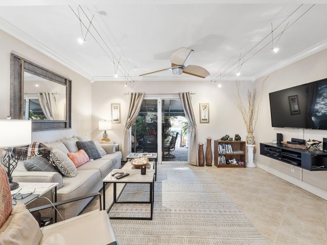 Дом в аренду по адресу 2725 NE 15th Street - фото 6907611