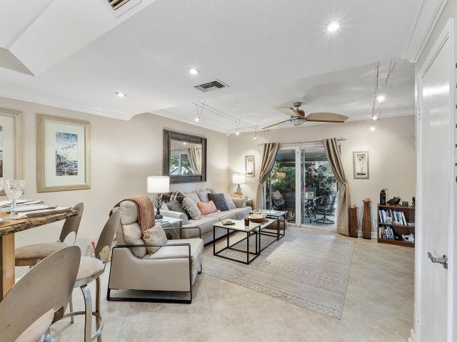 Дом в аренду по адресу 2725 NE 15th Street - фото 6907612