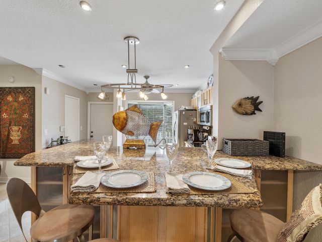 Дом в аренду по адресу 2725 NE 15th Street - фото 6907614