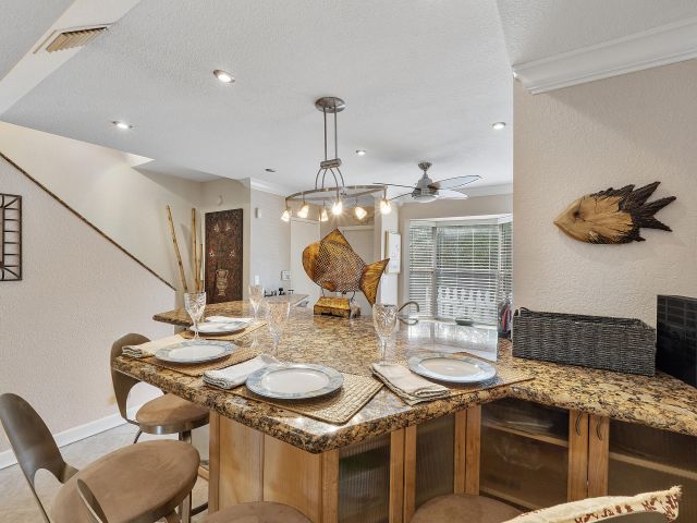 Дом в аренду по адресу 2725 NE 15th Street - фото 6907615